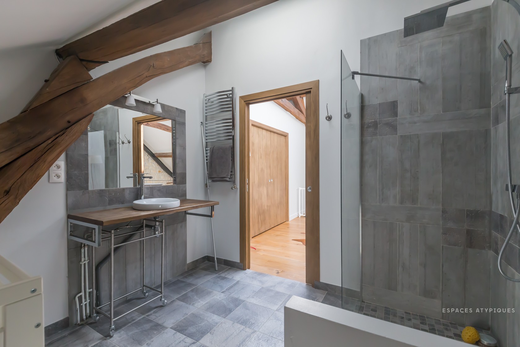 Aux portes de Paris, cette ancienne écurie est devenue un loft OBSiGeN