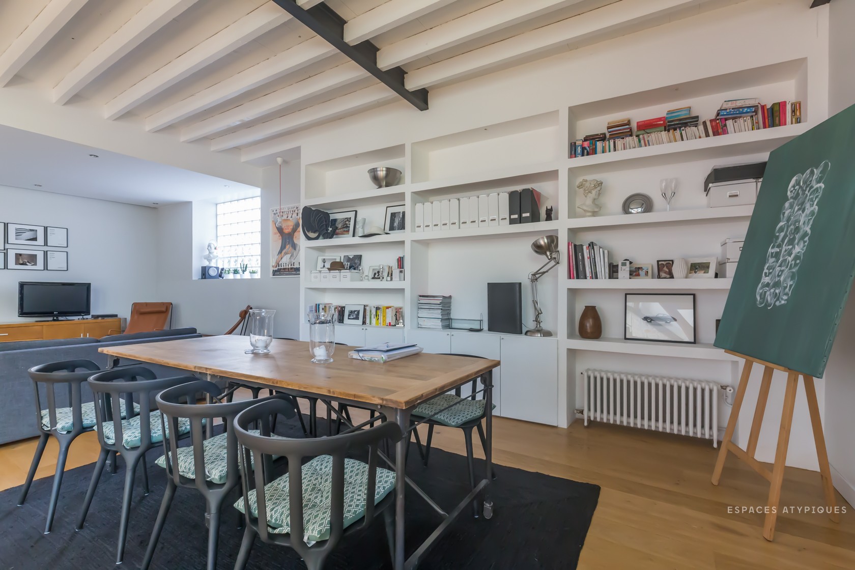 Aux portes de Paris, cette ancienne écurie est devenue un loft