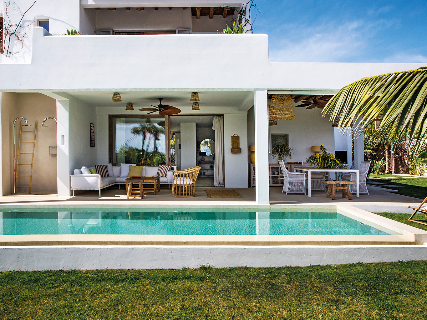 Une maison blanche par un architecte espagnol