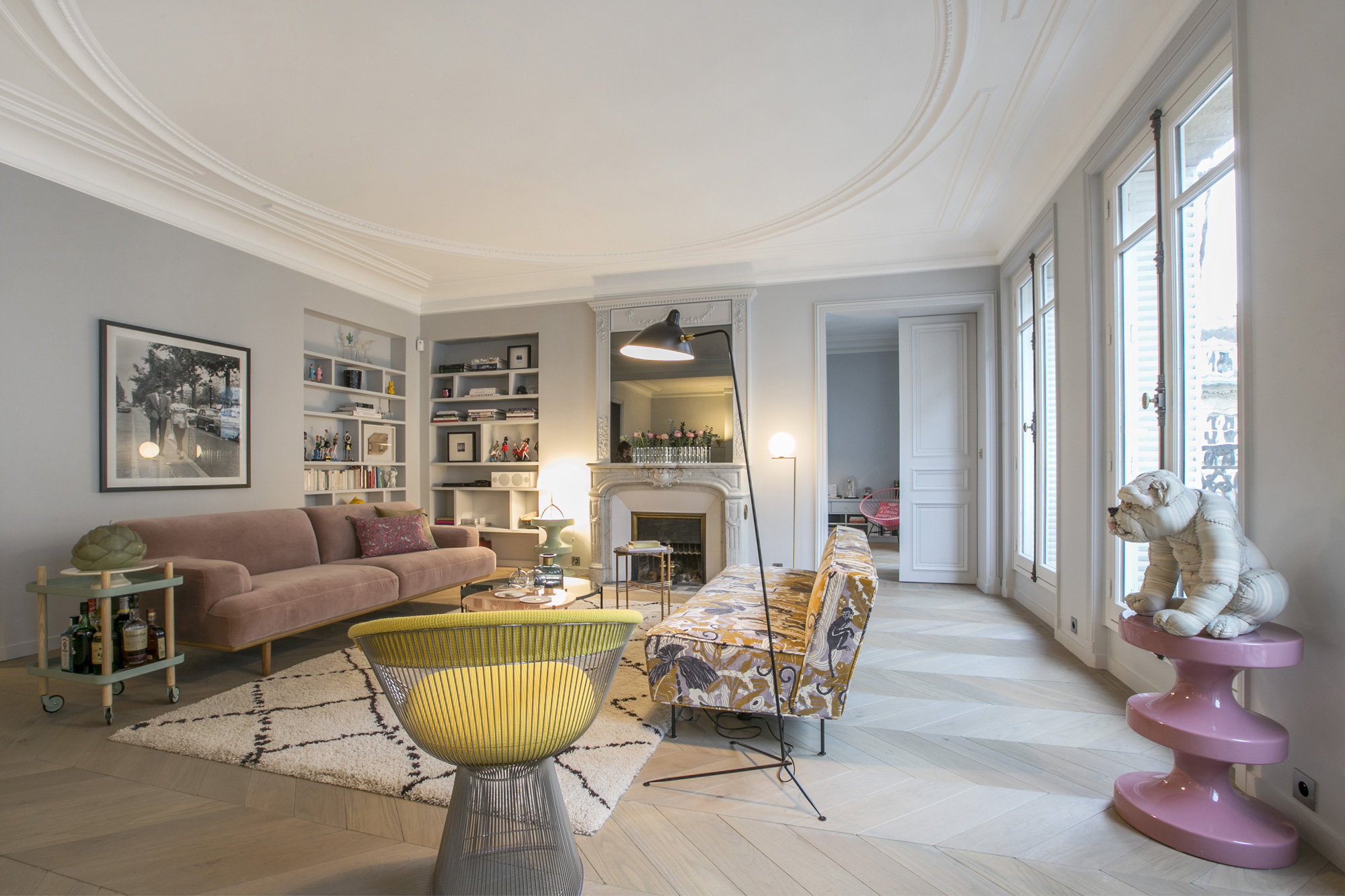 Un appartement haussmannien décoré par le studio de design intérieur L