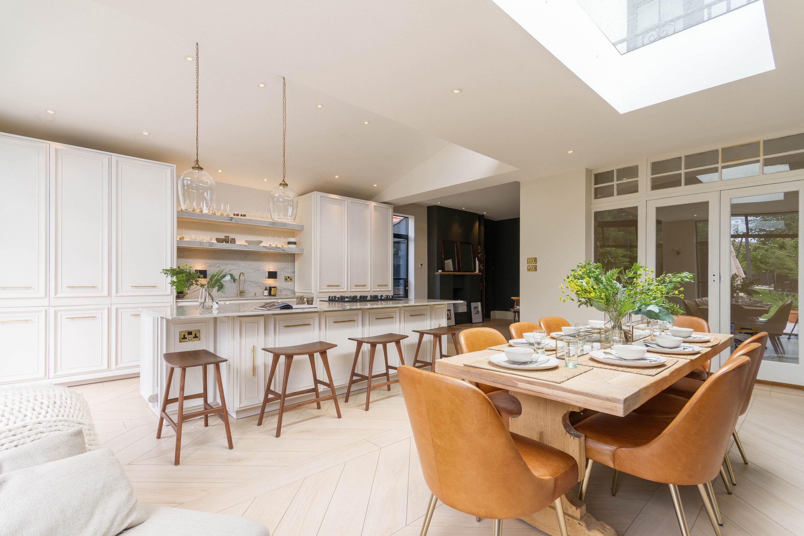 Comment aménager sa salle à manger en choisissant la table et les
