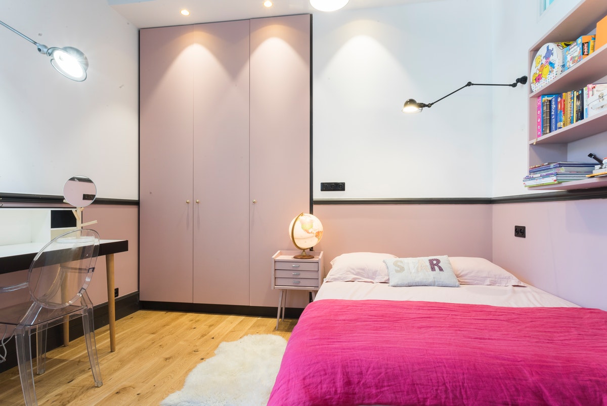 Design et couleurs dans une maison blanche