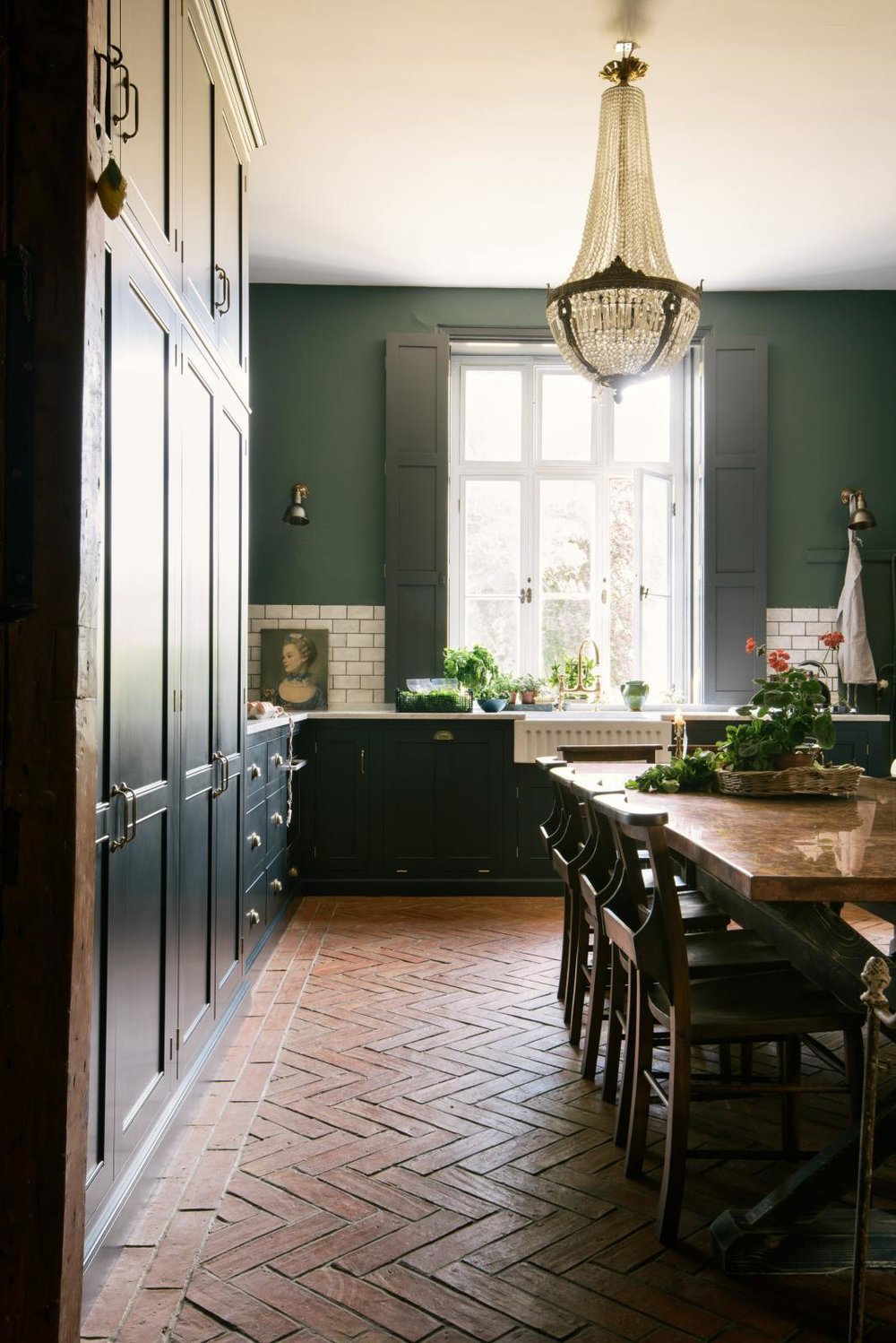Une cuisine néo rustique très actuelle dans un ancien presbytère Une cuisine néo rustique très actuelle dans un ancien presbytère