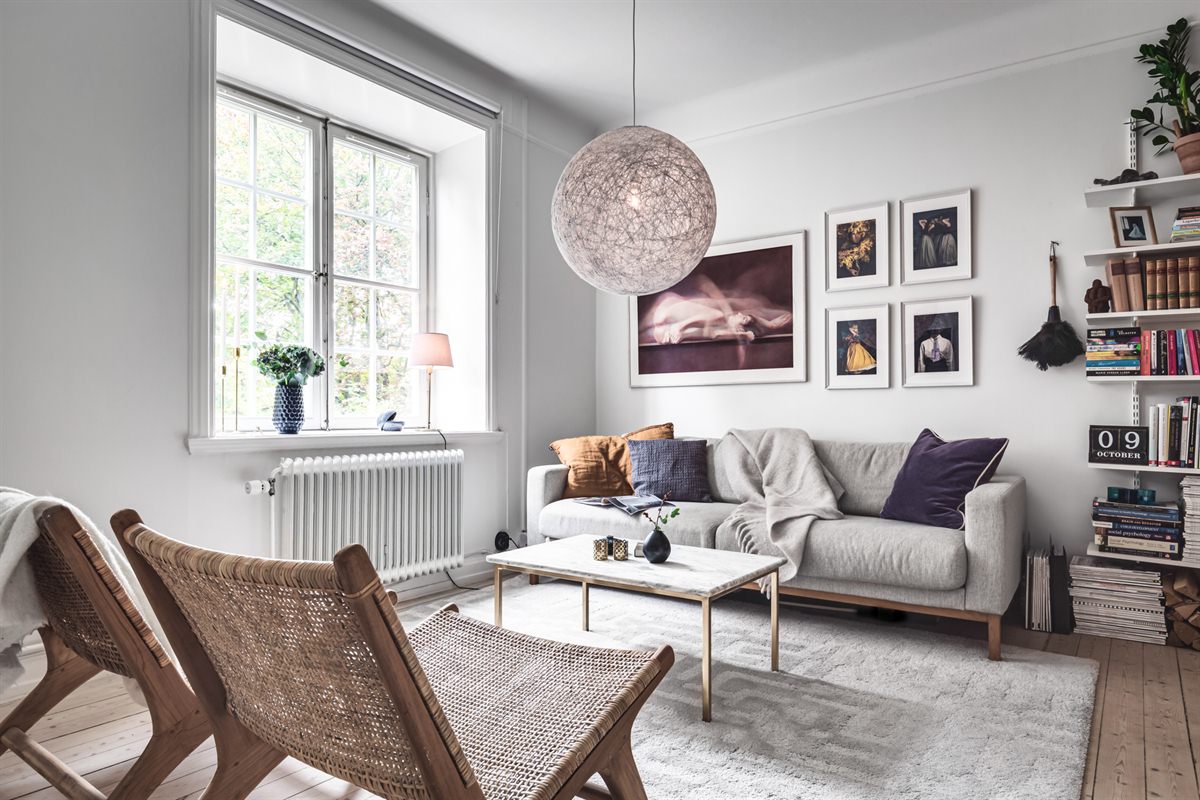 Ce grand studio a été transformé en un appartement de deux-pièces grâce ...