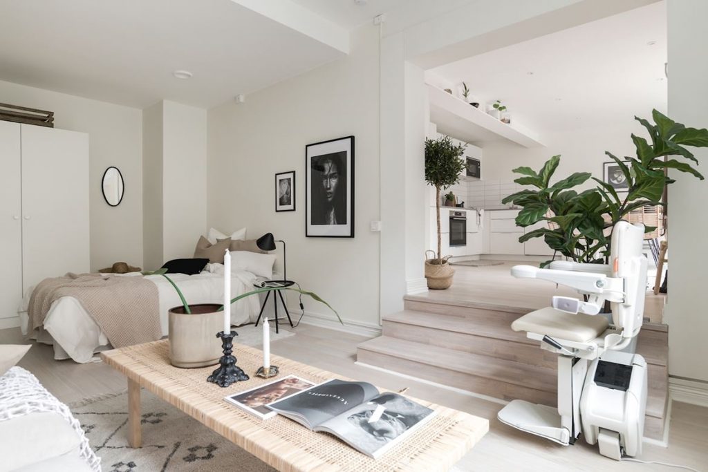 Cet appartement design de deux-pièces possède un plan original et ...