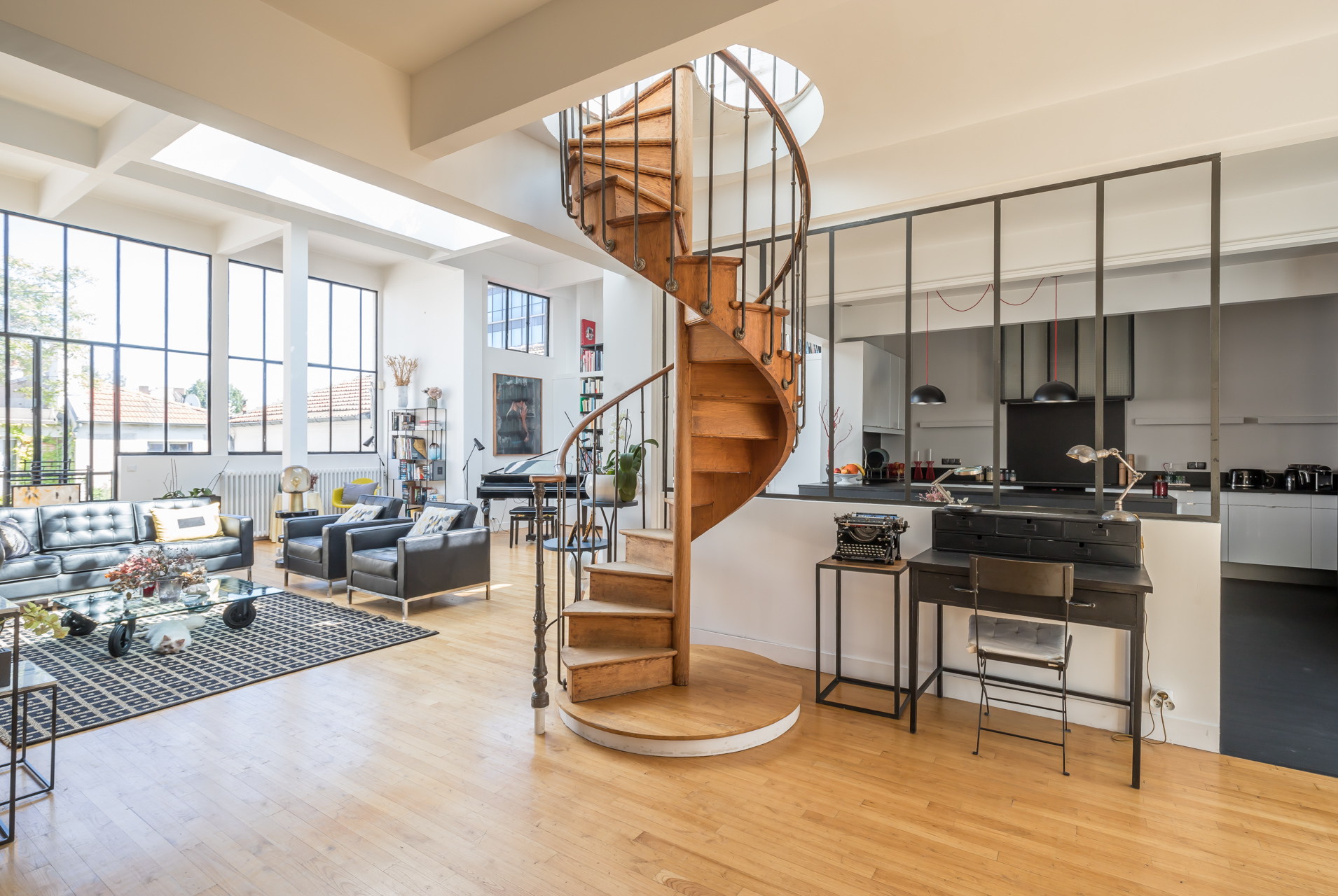 Un loft à la lumière zénithale près de Paris DECO a homes world