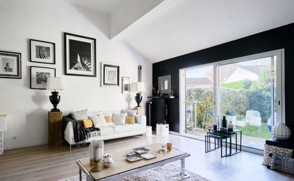 Une petite maison familiale à la décoration contemporaine réussie