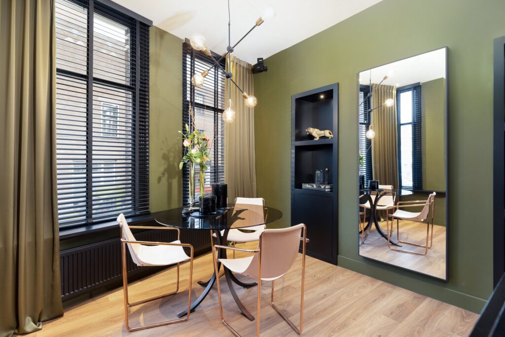 Un appartement en duplex au design contemporain près des canaux