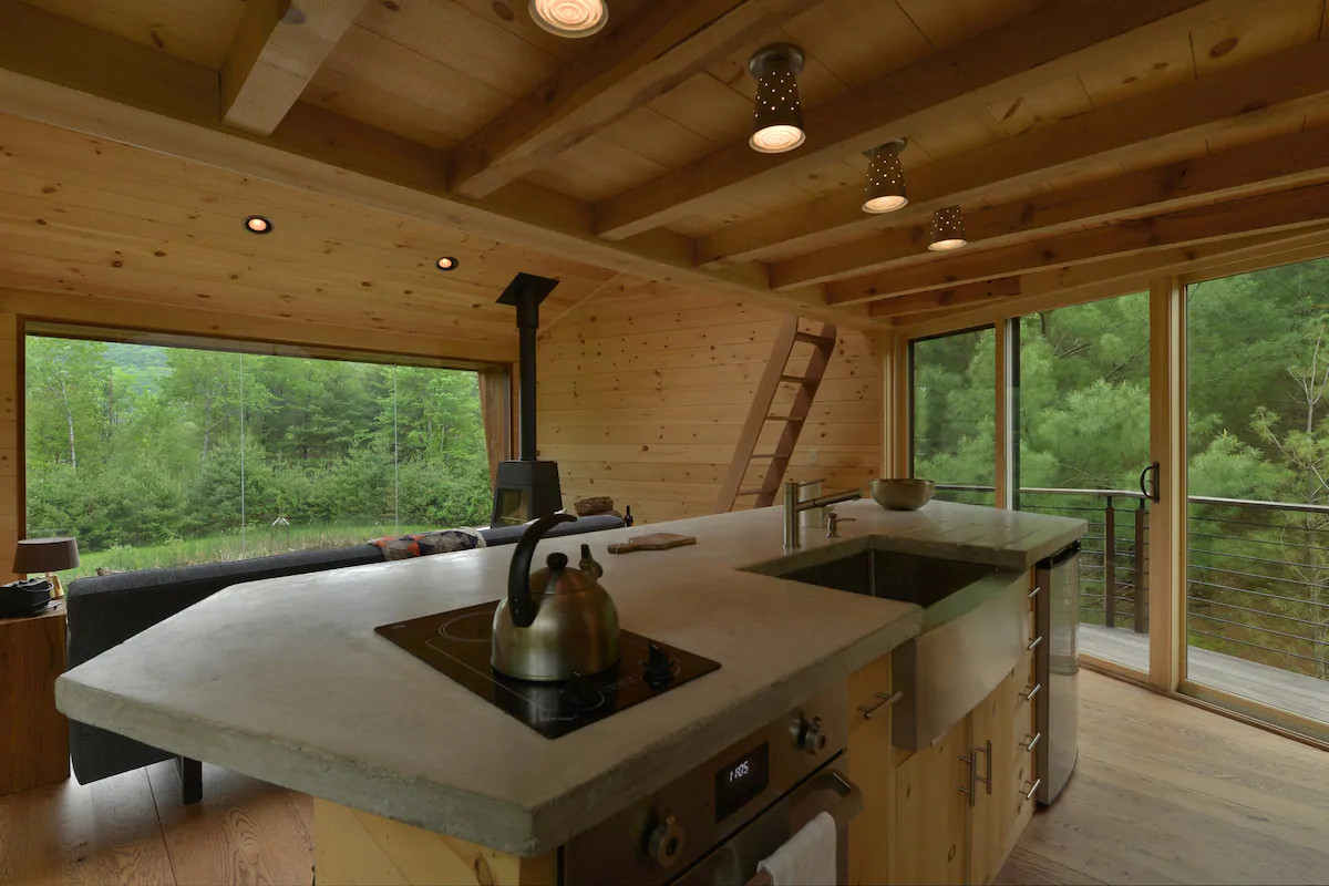 Une incroyable maison design en bois sur pilotis — free download