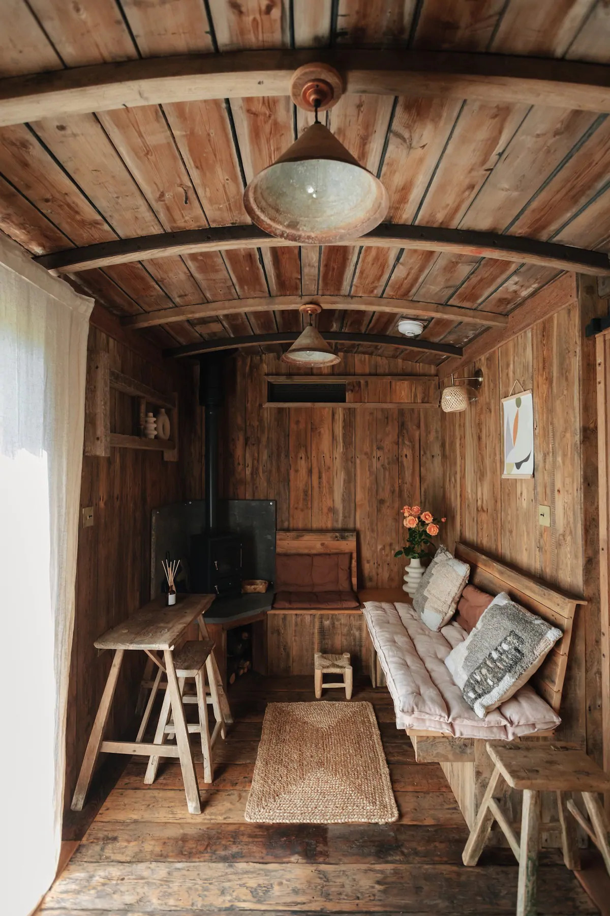 salon dans mini maison rustique