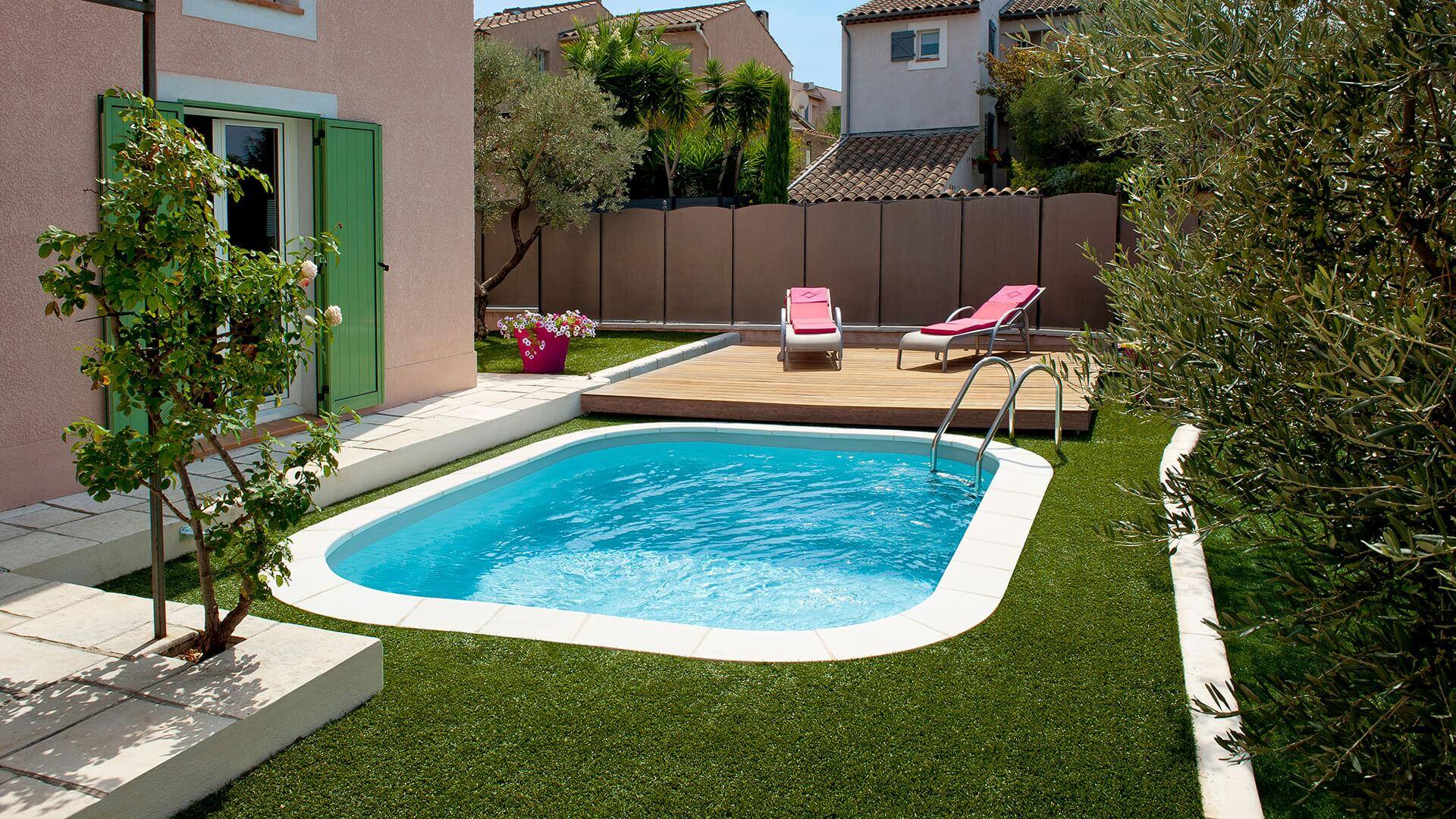 Comment installer une mini piscine dans un petit jardin?