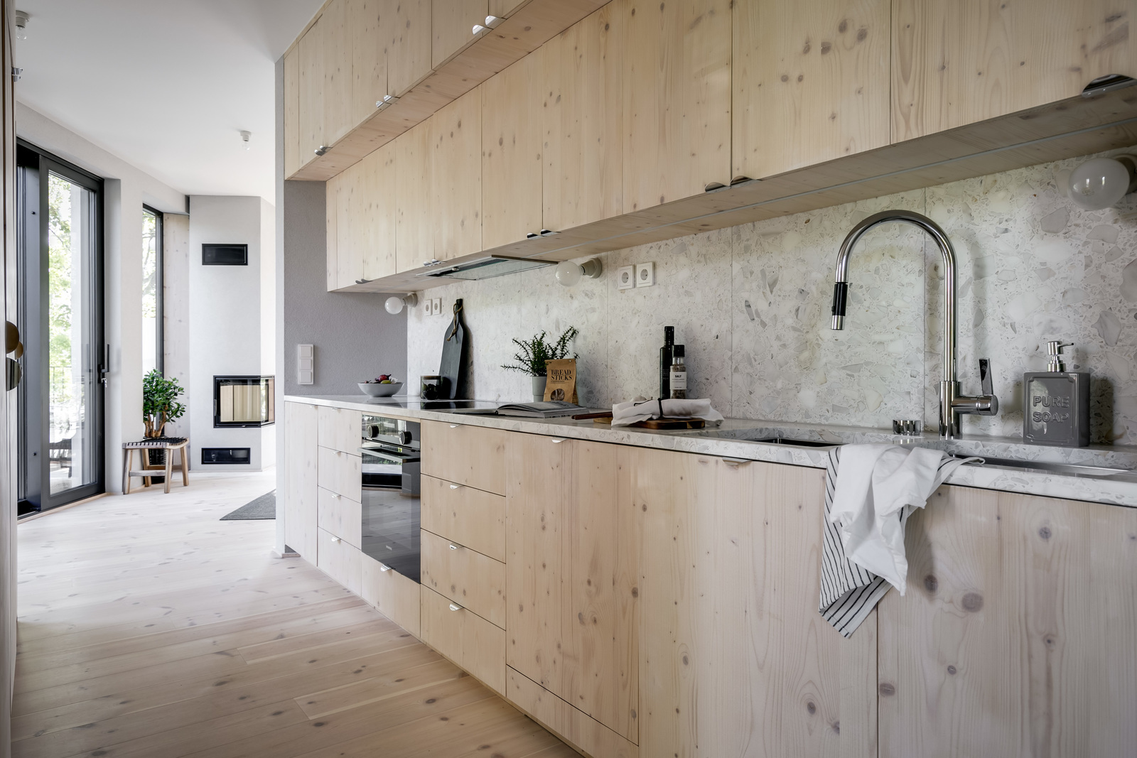 cuisine maison contemporaine à l'intérieur bois
