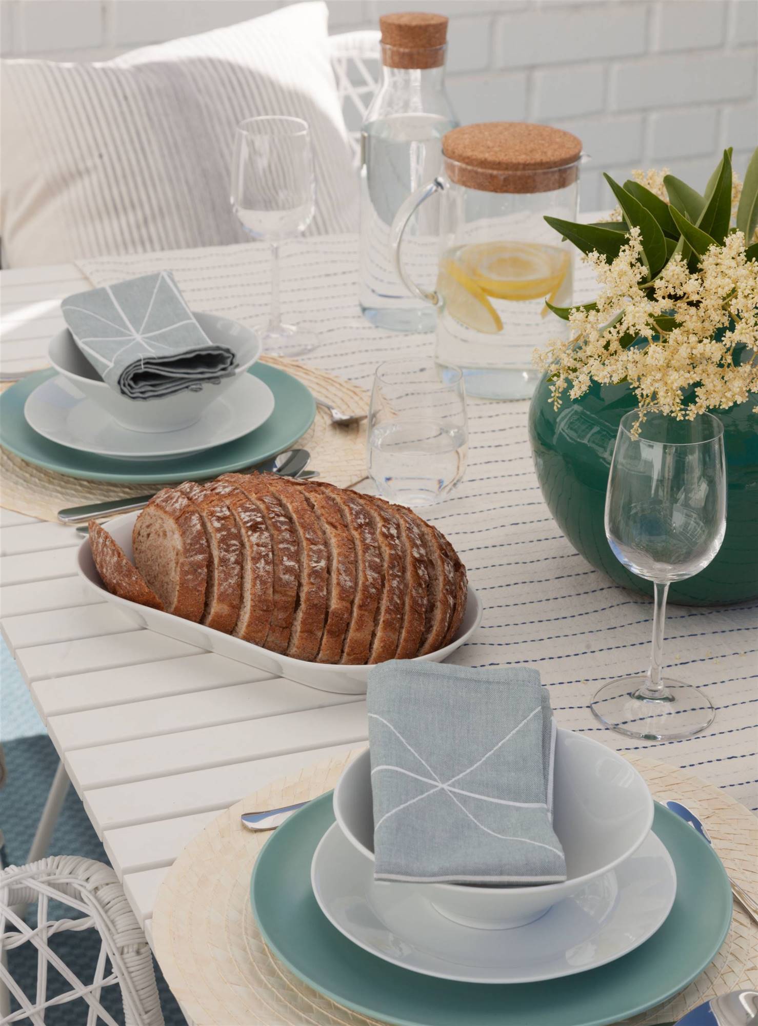 table repas en bleu et blanc