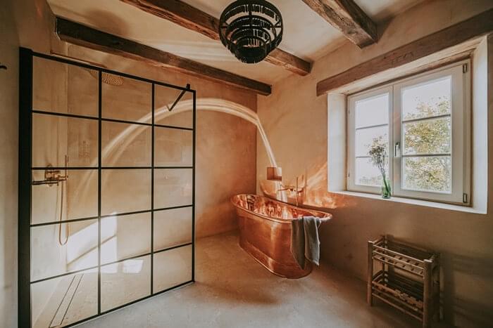 salle de bain baignoire cuivre Stanzia Vinella