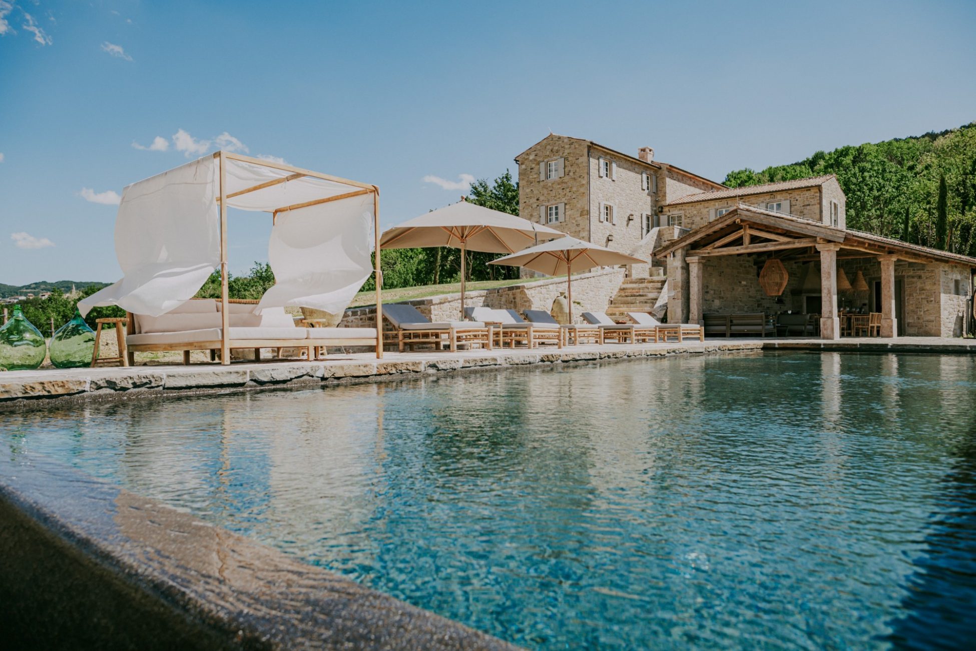 terrasse et piscine maison en pierres Croatie 