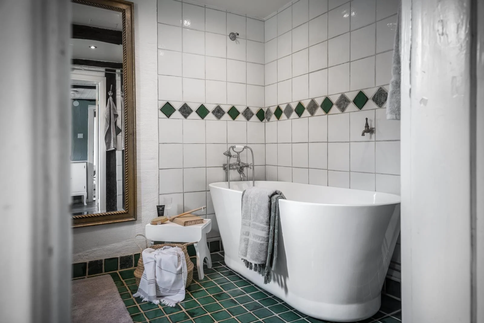 salle de bain avec baignoire design