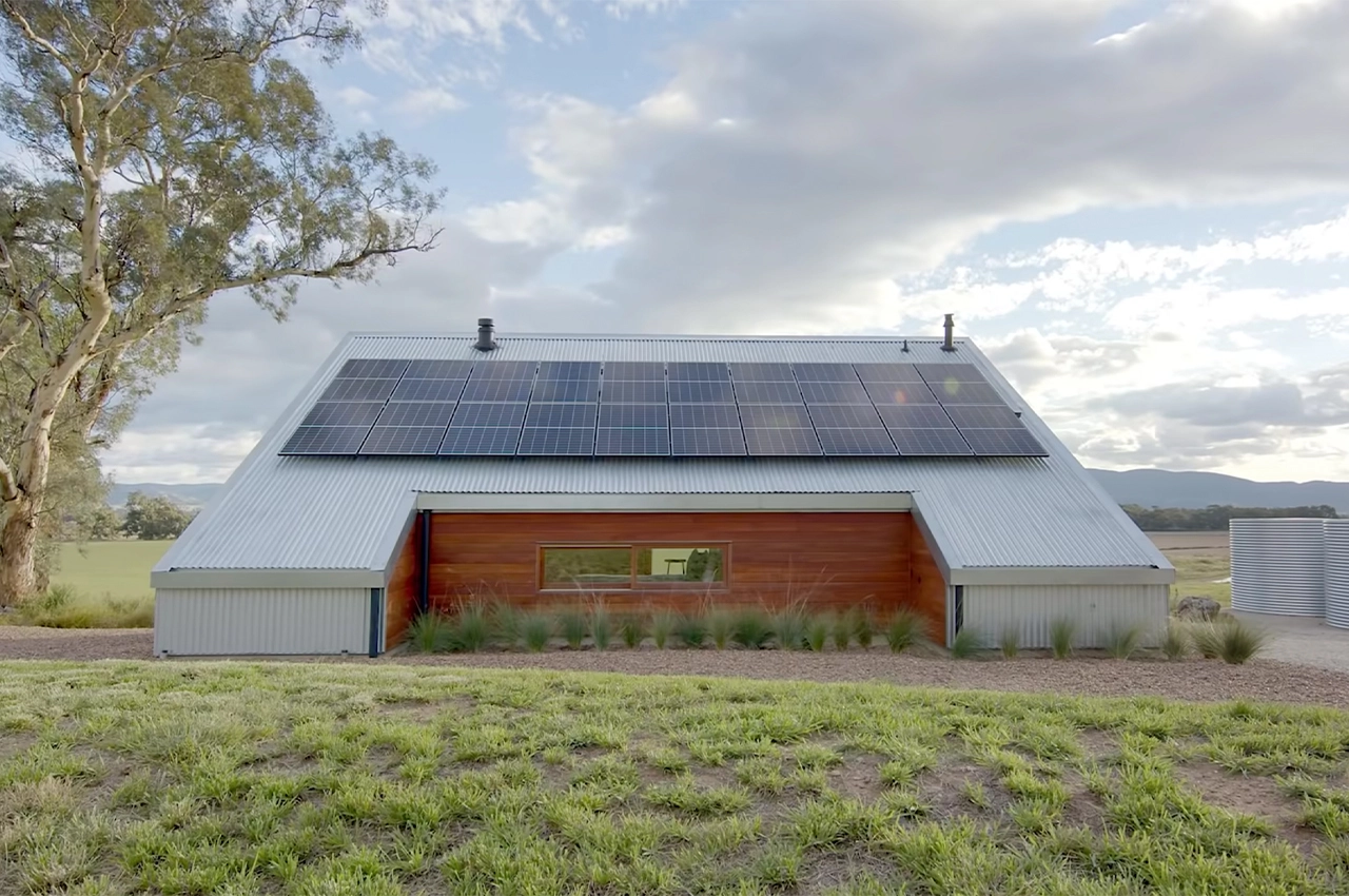 panneaux solaires sur maison autonome
