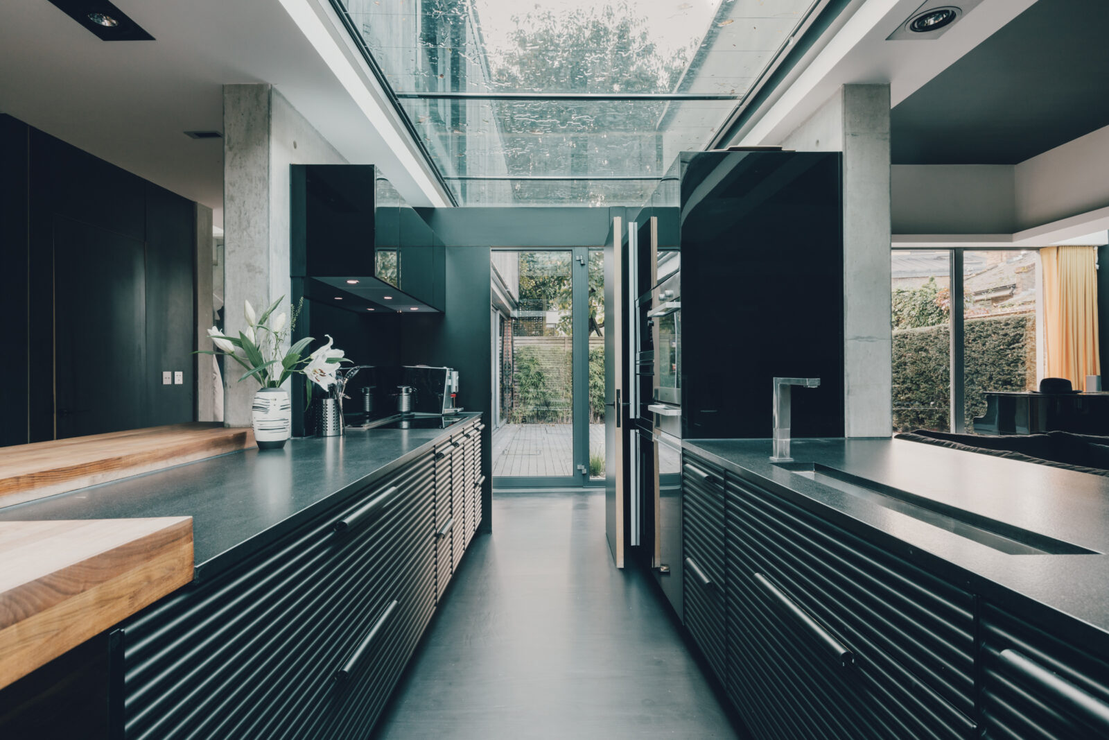 cuisine design noire maison d'architecte