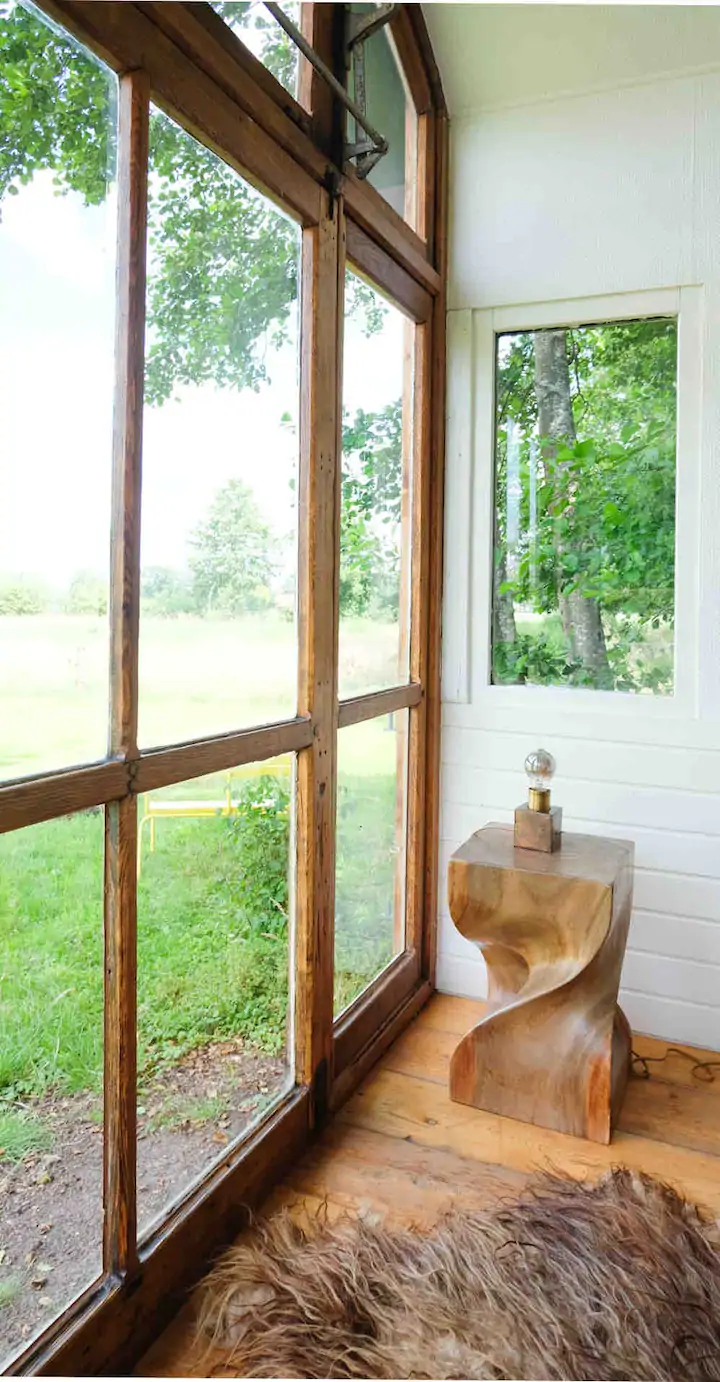 salon avec verrière petite maison durable en bois