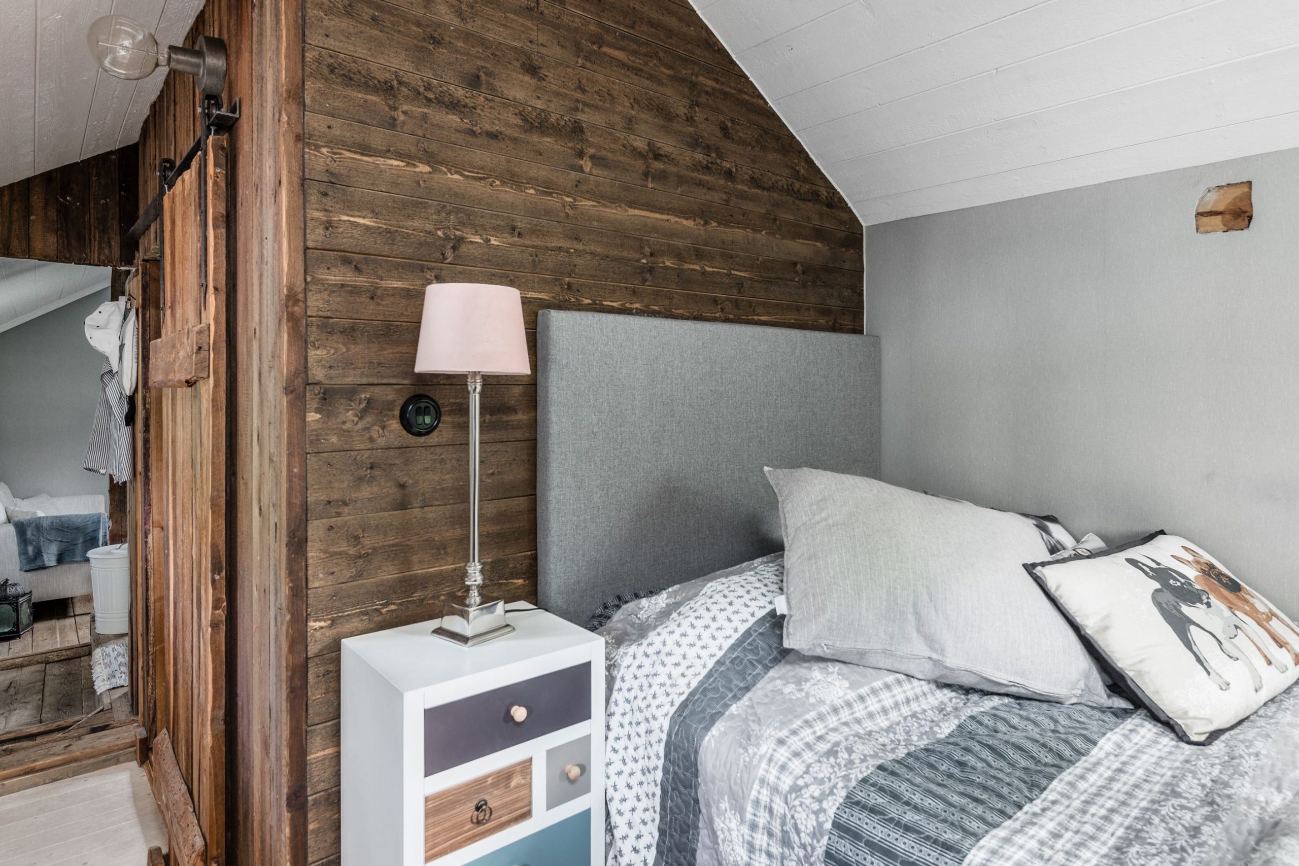 chambre petite maison en bois