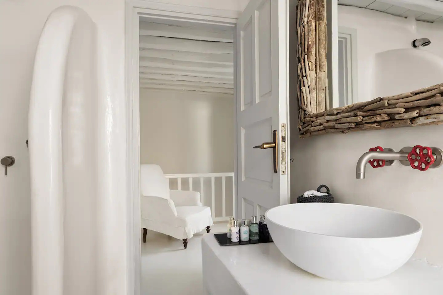 salle de bain blanche décoration naturelle