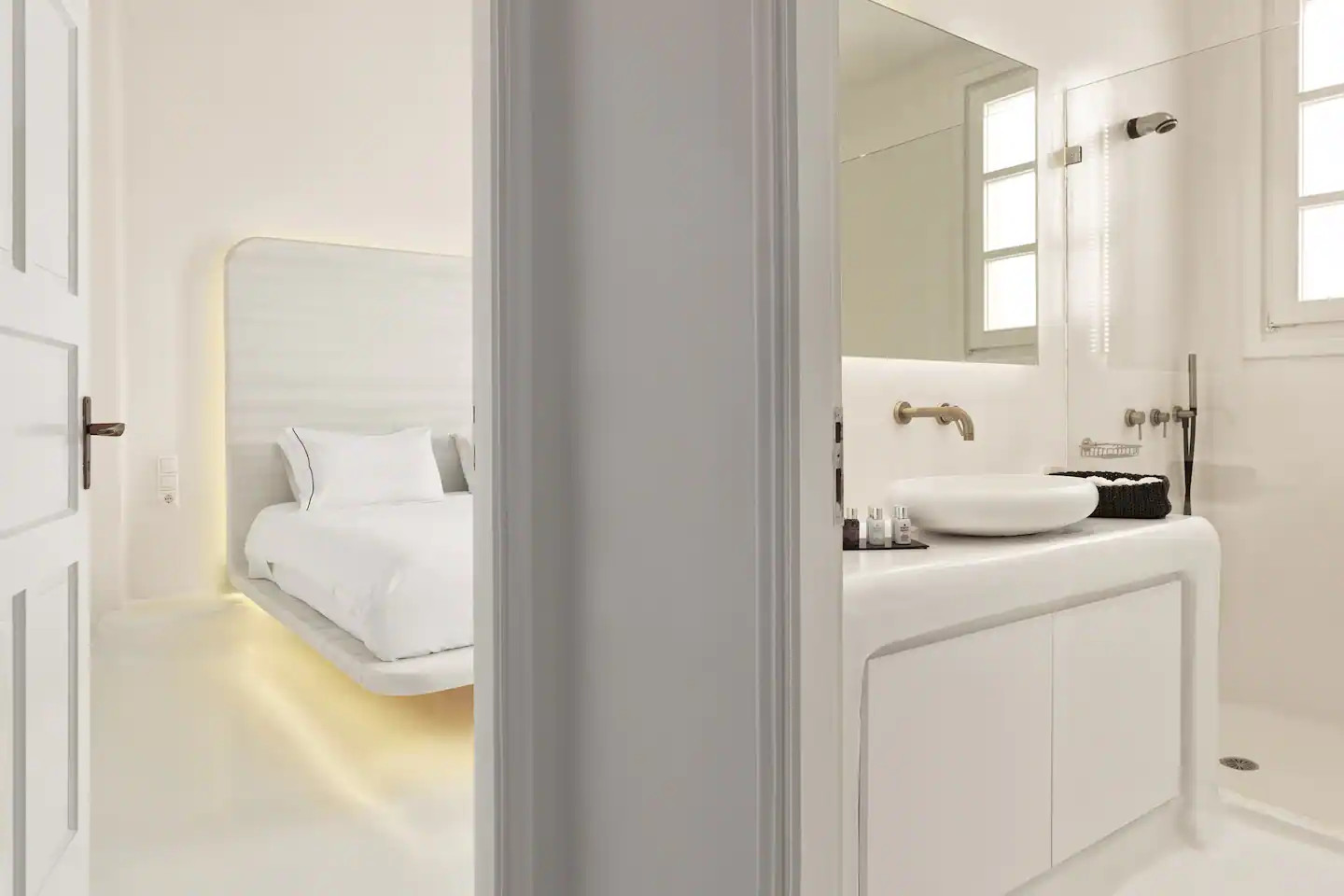 chambre blanche avec salle de bain design