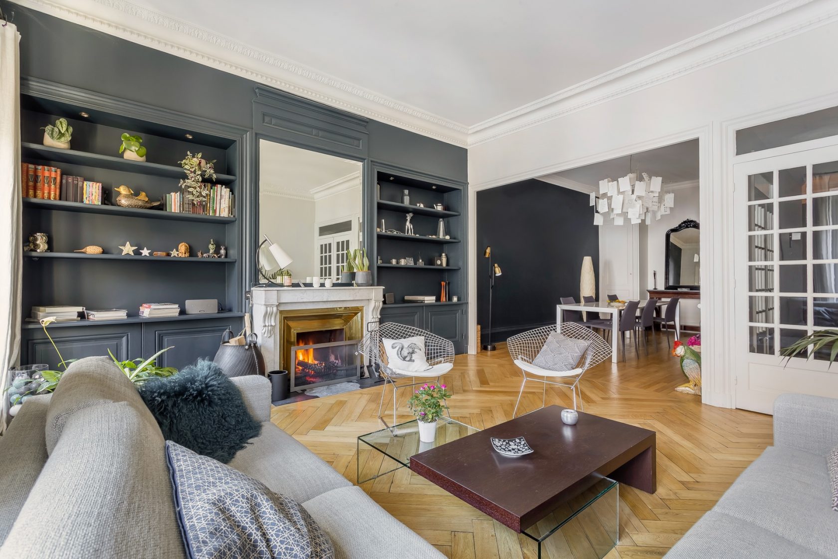 Un appartement haussmannien rénové et sublimé en style contemporain
