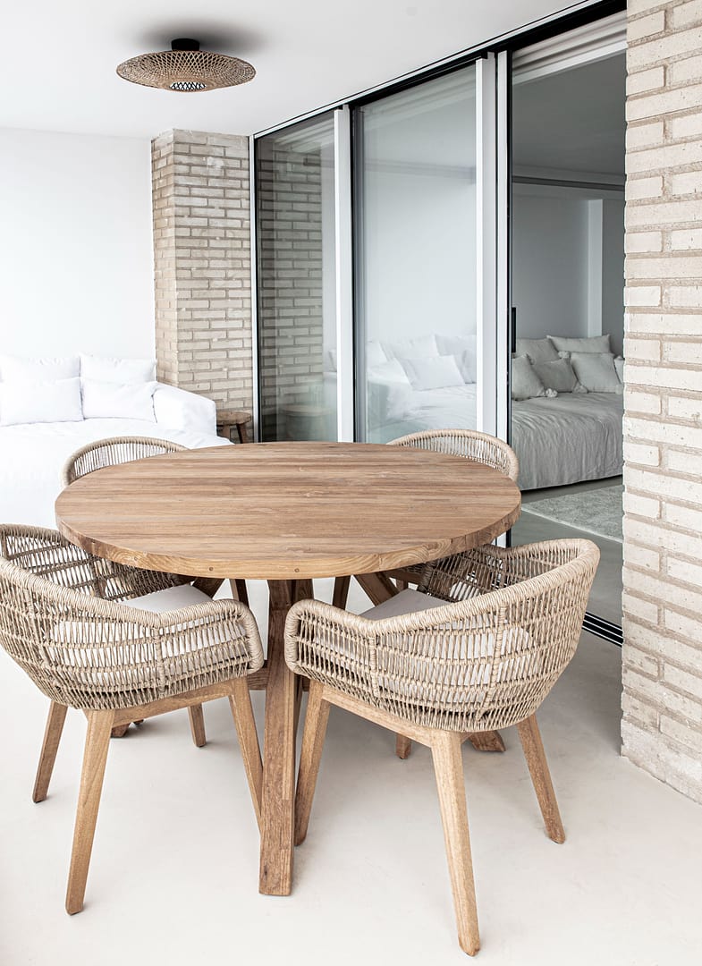 terrasse avec table ronde bois