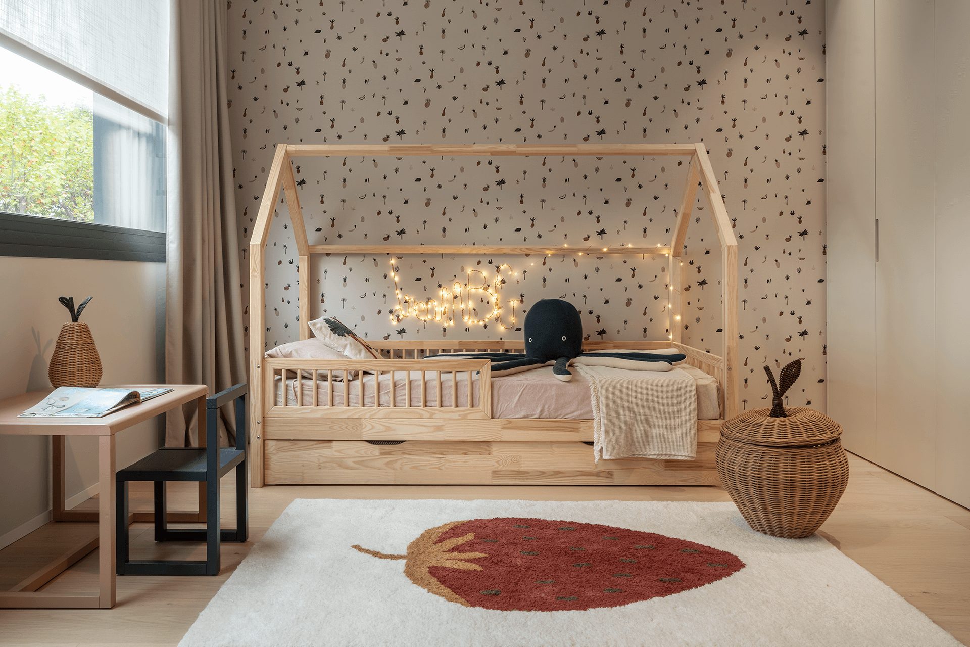 chambre d'enfant avec lit cabane