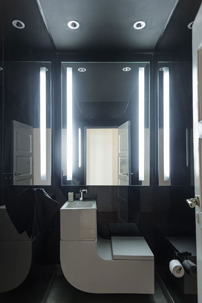 salle de bain design noir