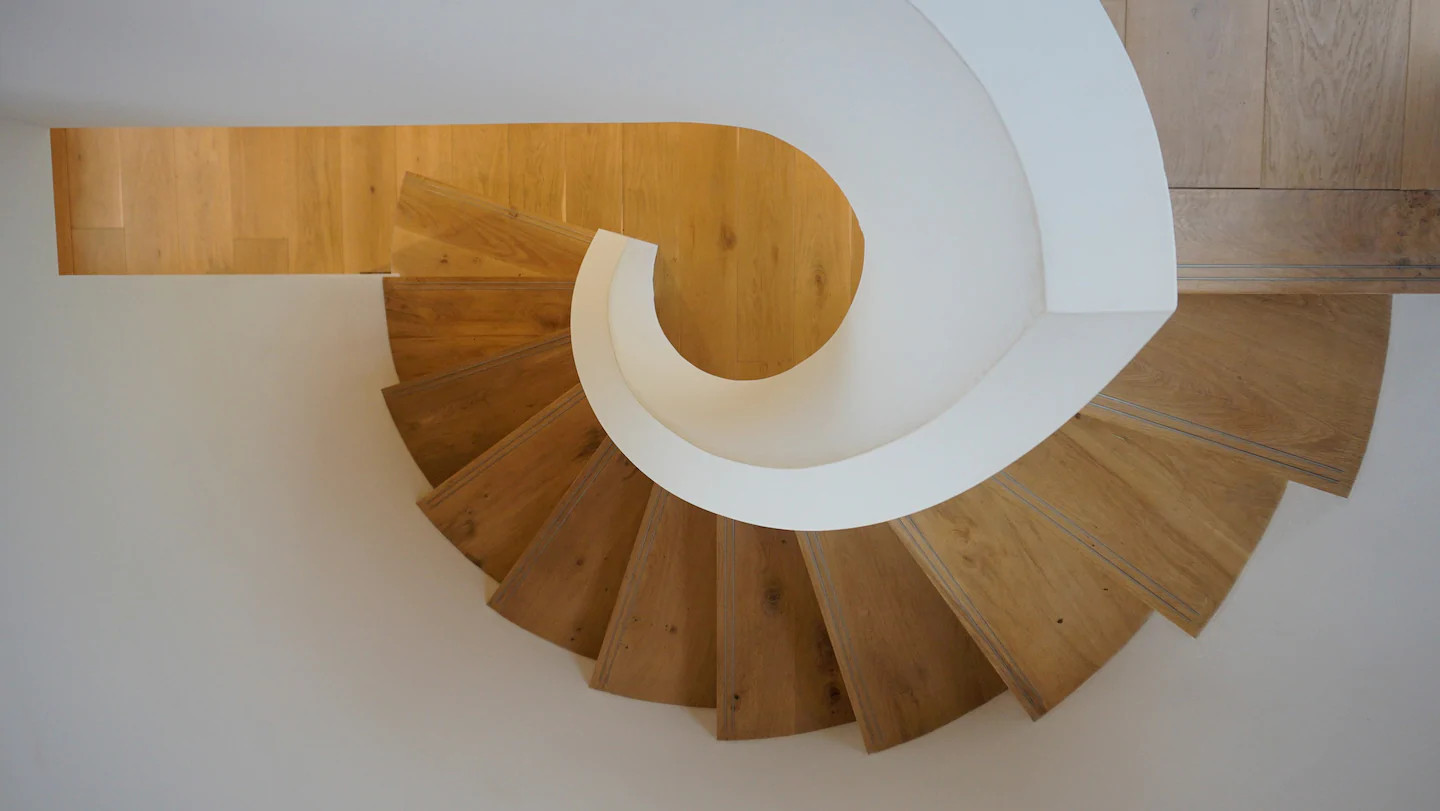 escalier design grange rénovée