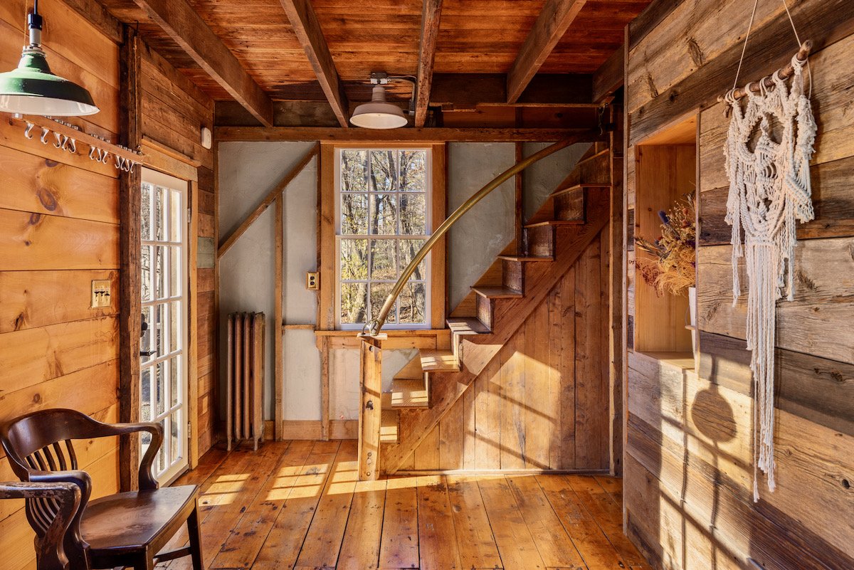 escalier bois grange rénovée