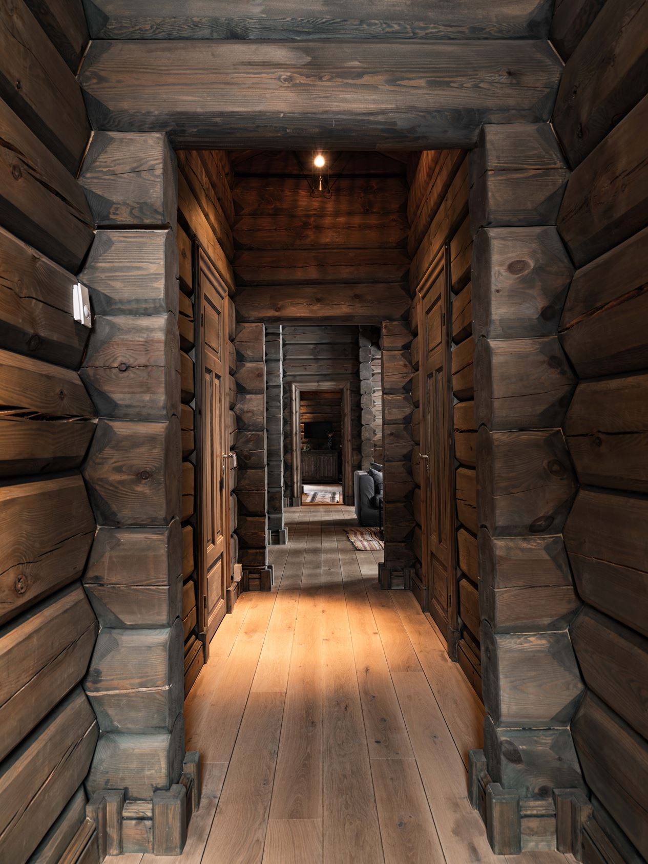 couloir chalet en rondins de bois