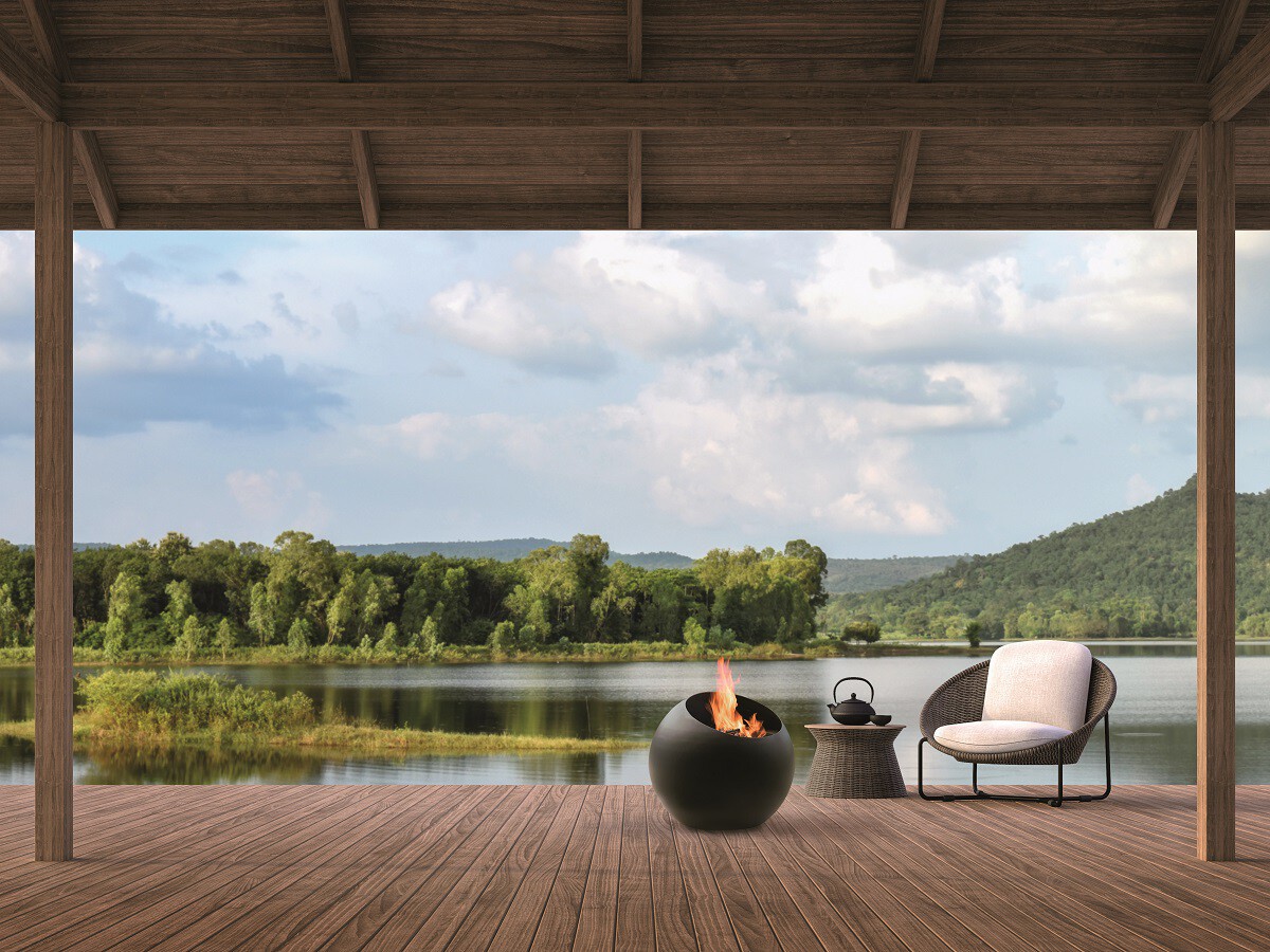 terrasse bois au bord de l'eau avec brasero design