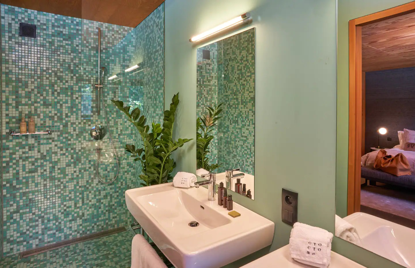 salle de bain murs verts