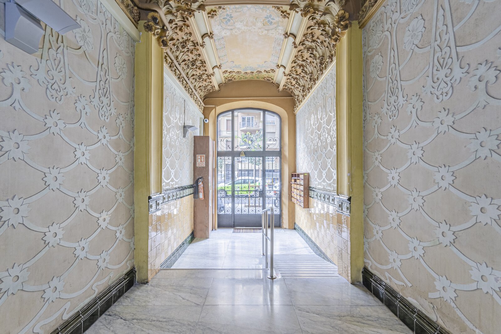 hall Art Nouveau