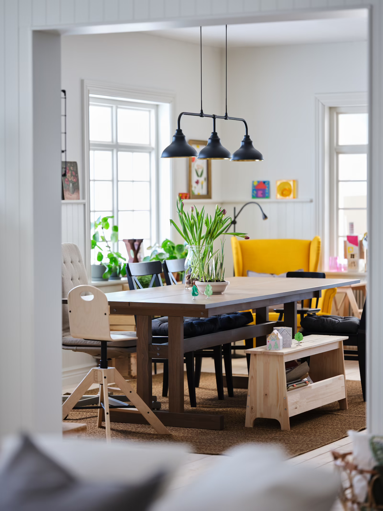 salle à manger avec table de ferme IKEA