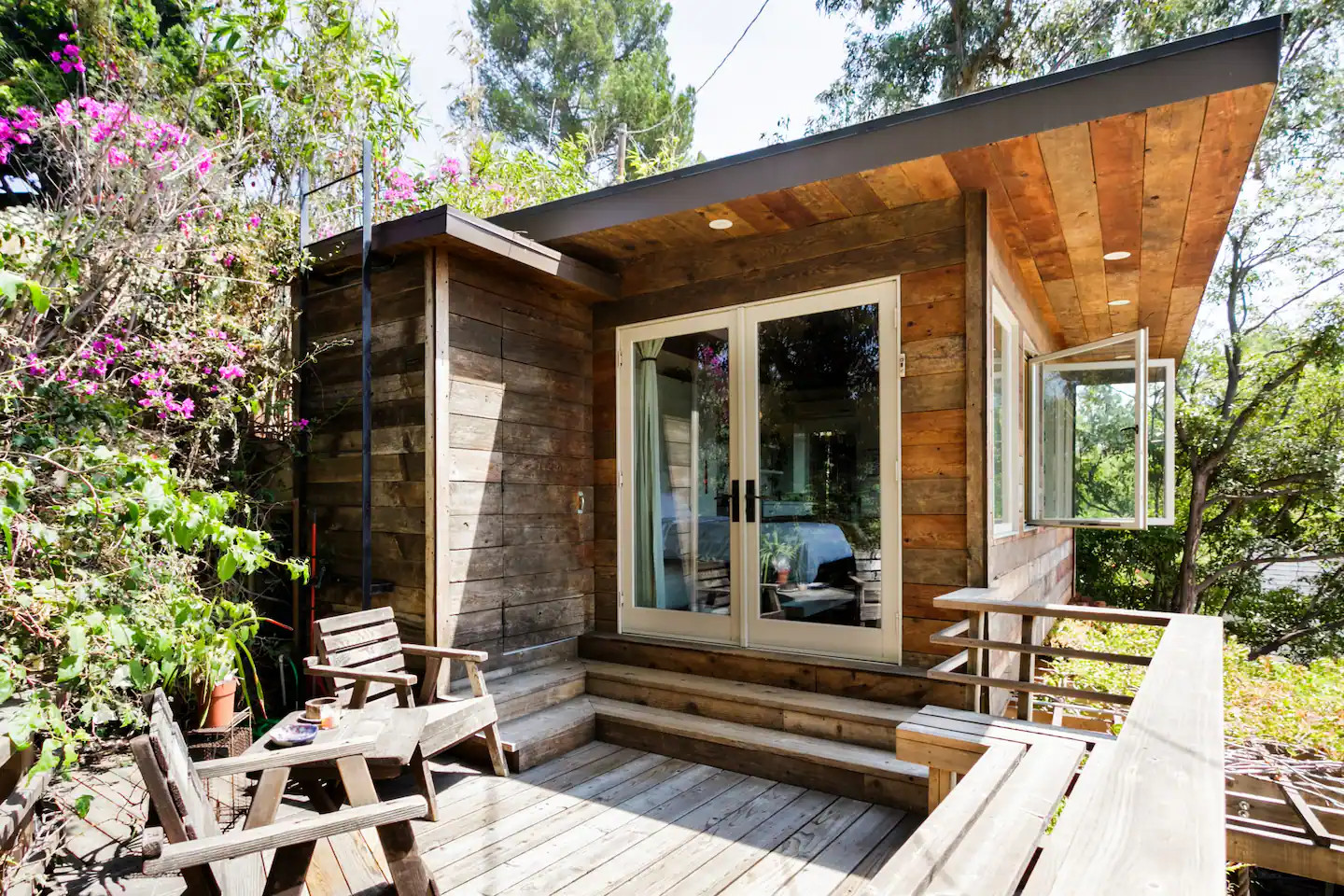 Une mini maison rustique façon loft dans les collines d' Hollywood