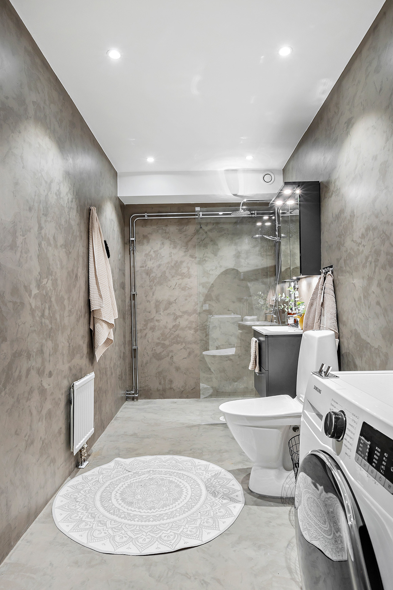 salle de bain murs enduits en gris