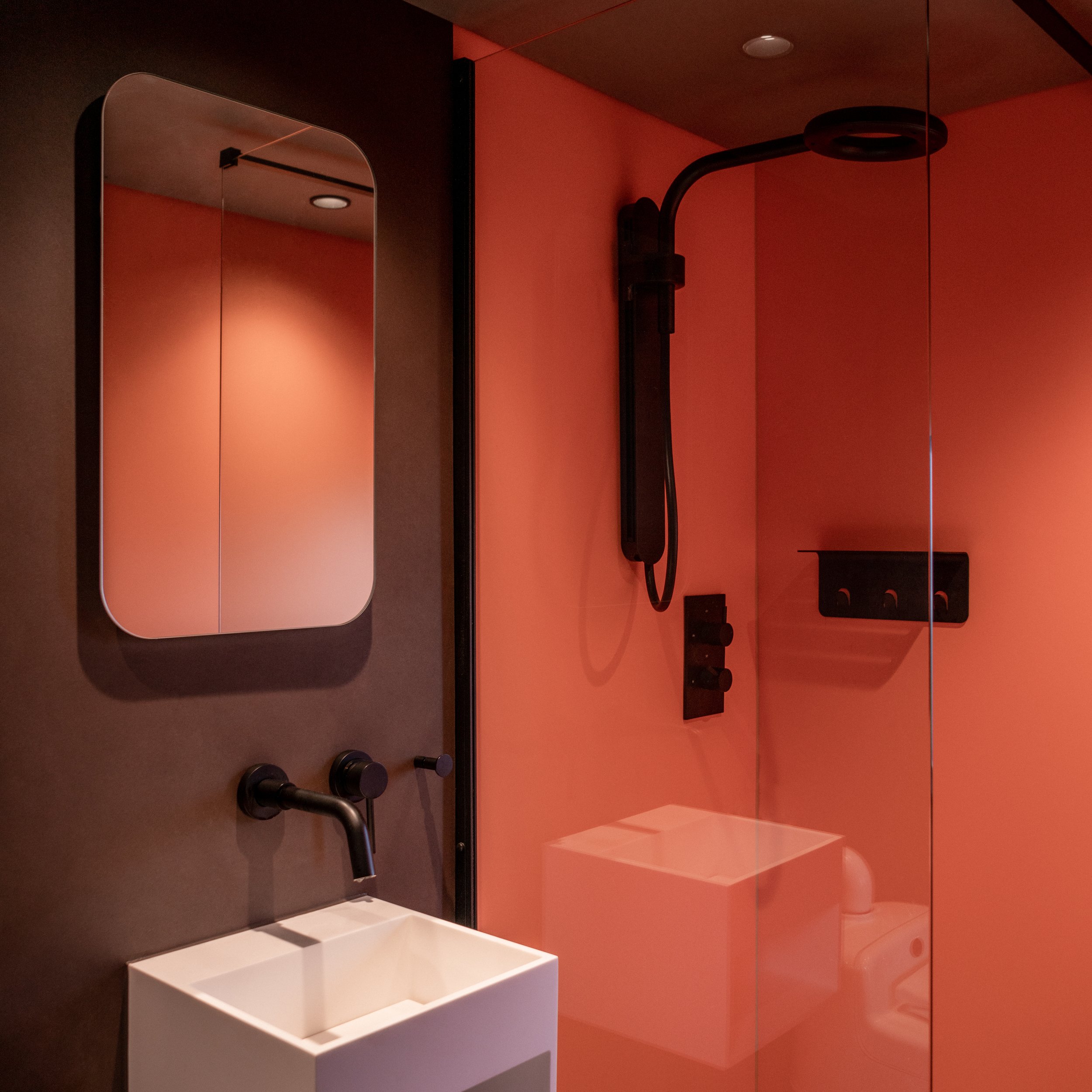 salle de bain design couleur terracotta