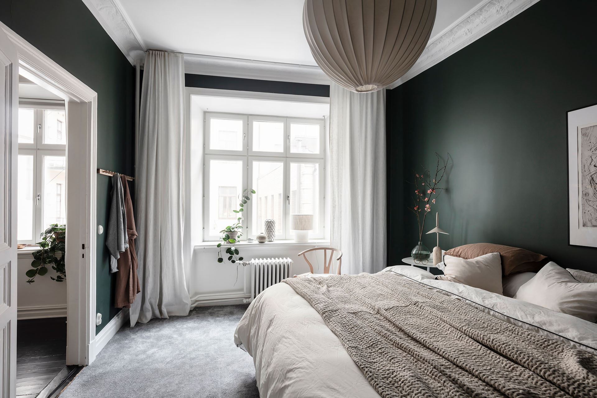 chambre avec mur vert