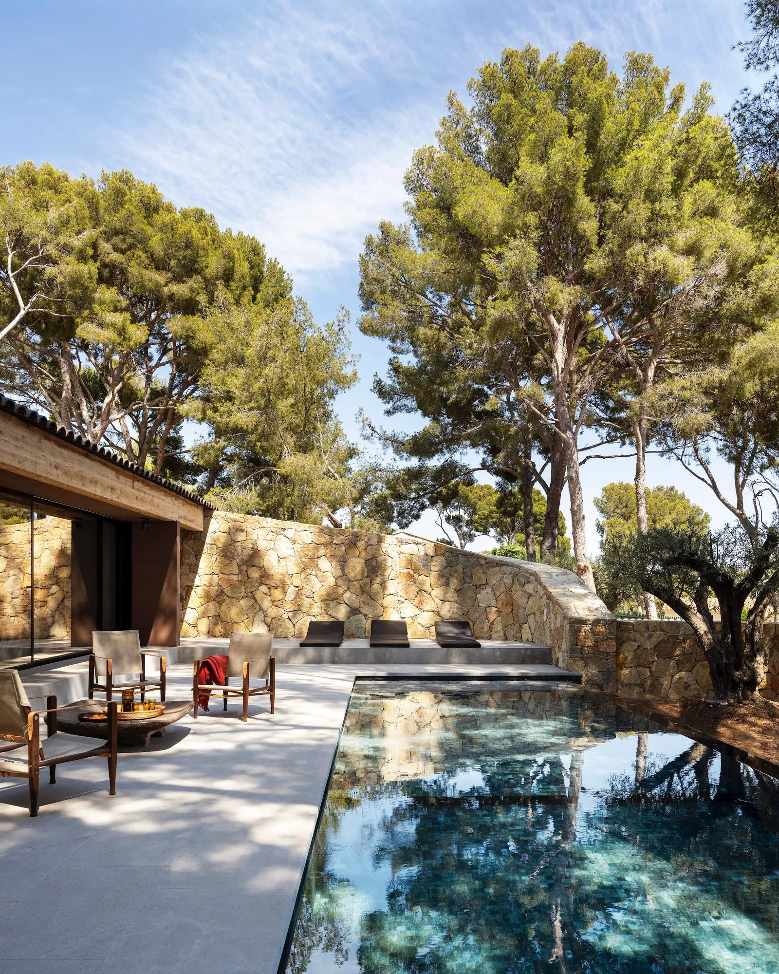 terrasse avec piscine maison contemporaine Provence