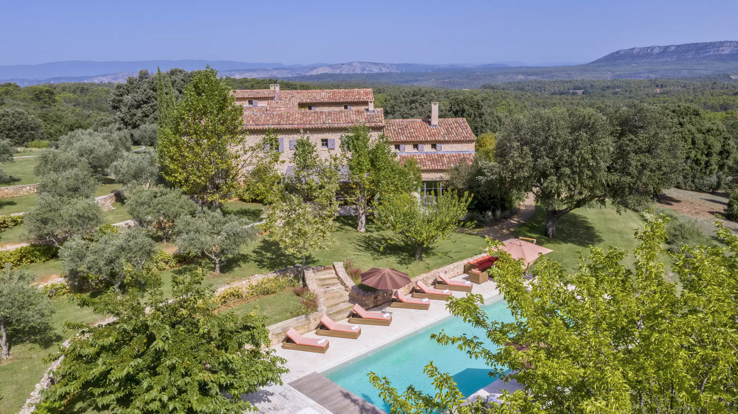 maison en pierres Provence avec piscine