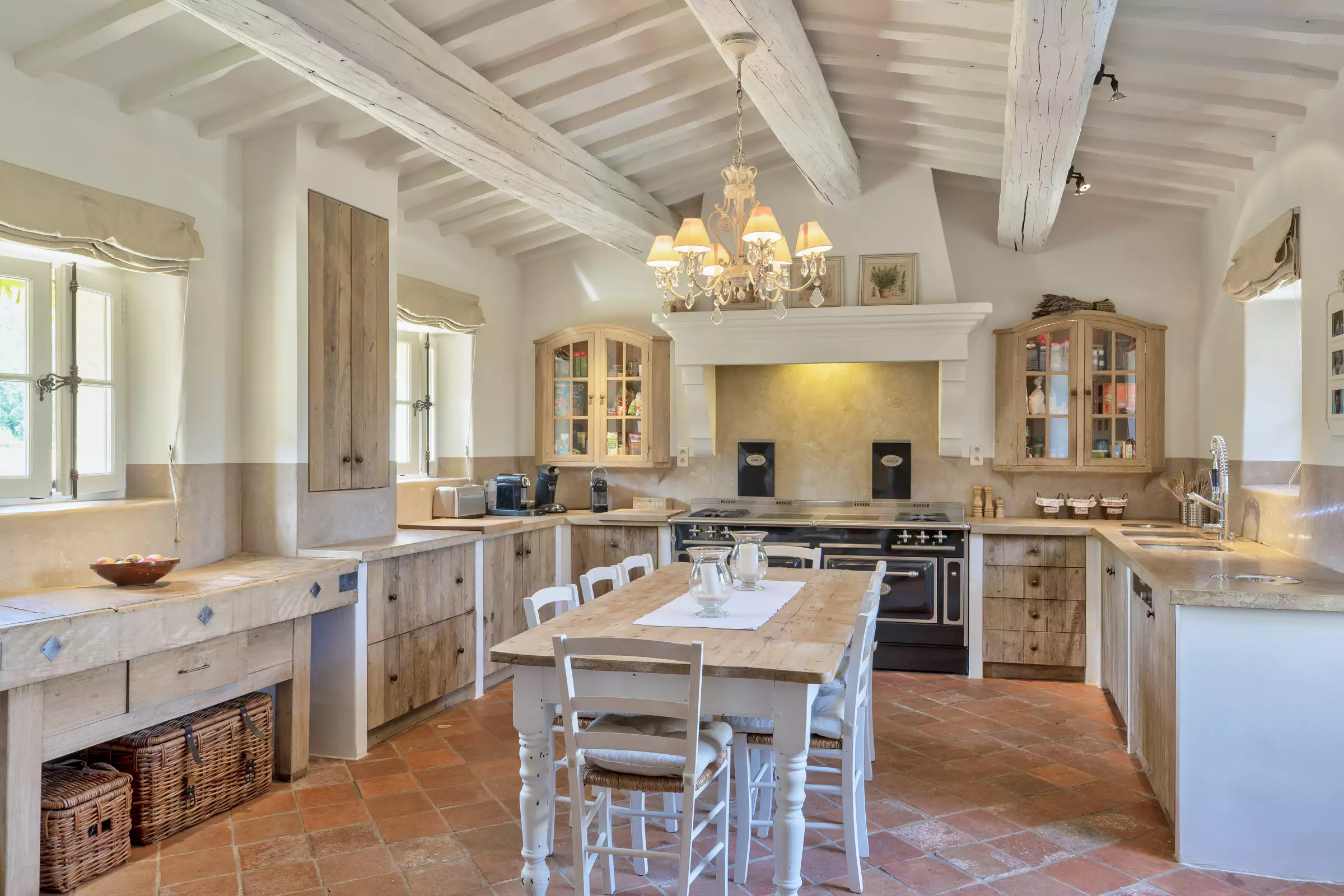 cuisine maison en pierres Provence