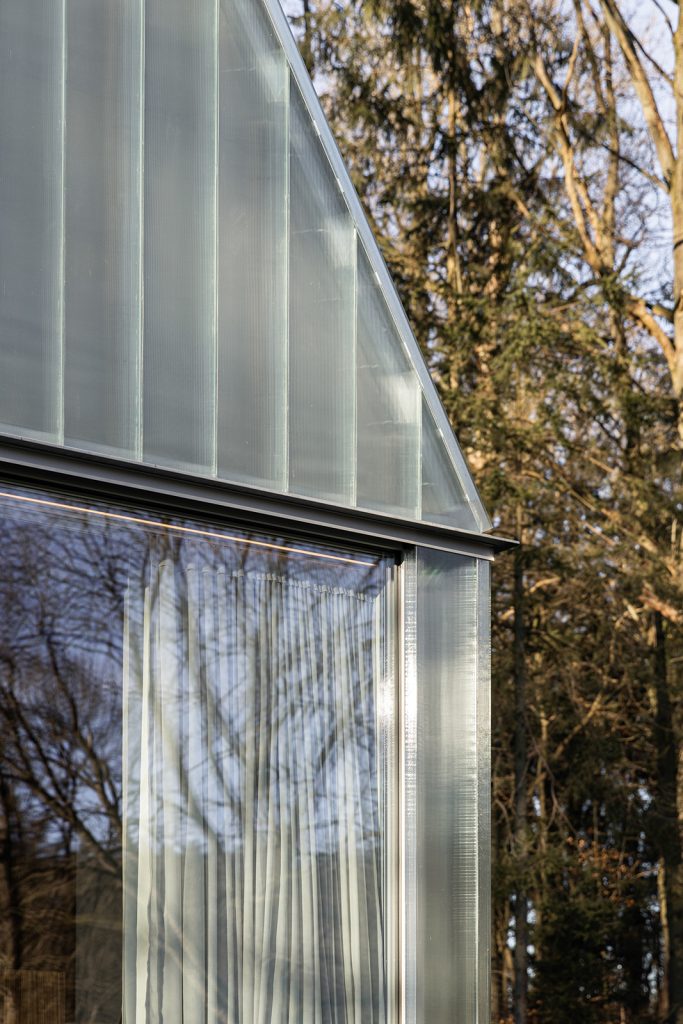 façade mini maison design en verre texturé