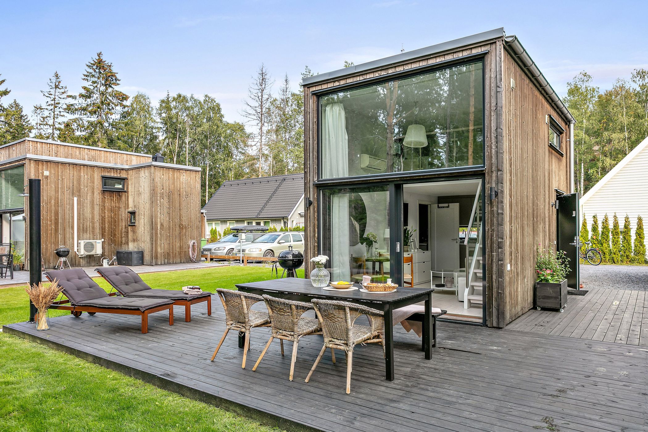 Une mini maison suédoise de 33m2 lumineuse et bien conçue (avec plan)