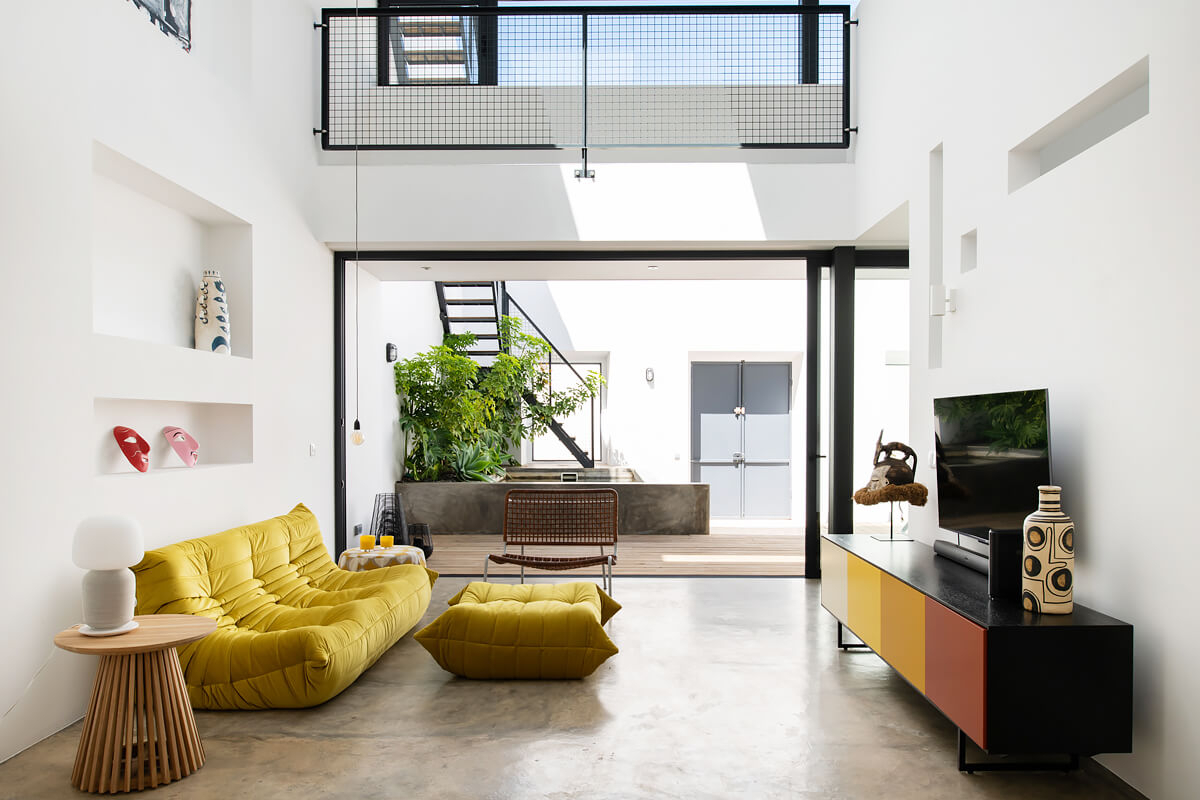 salon design maison architecte Togo jaune