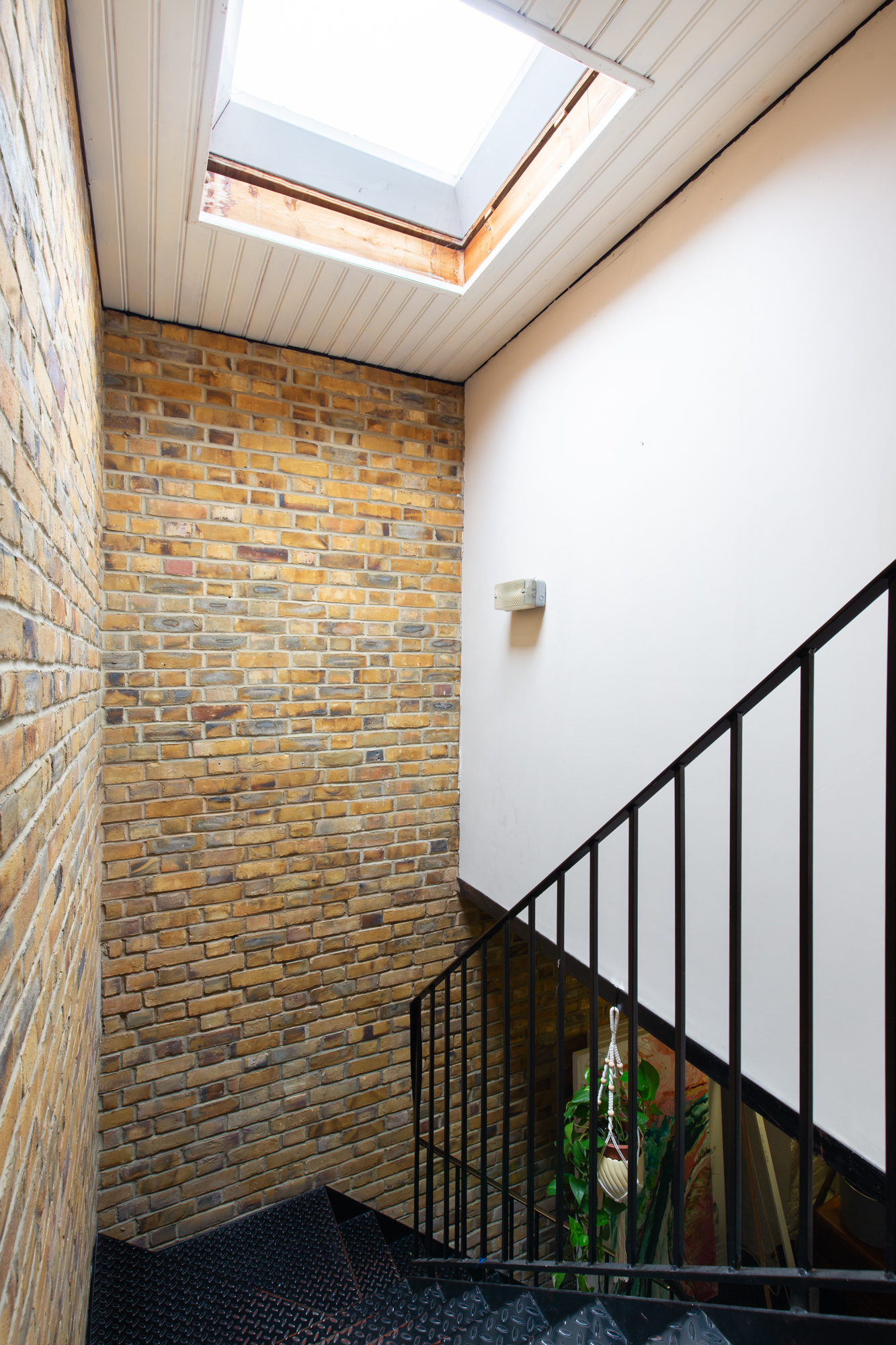 escalier mur de briques dans loft