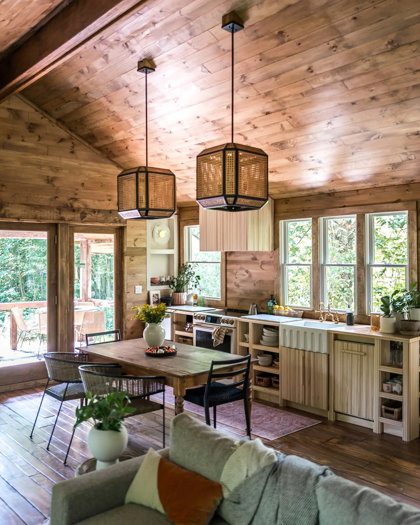 salle à manger et cuisine cabane en bois