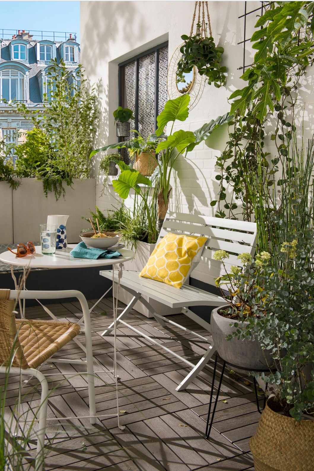 balcon aménagé avec plantes